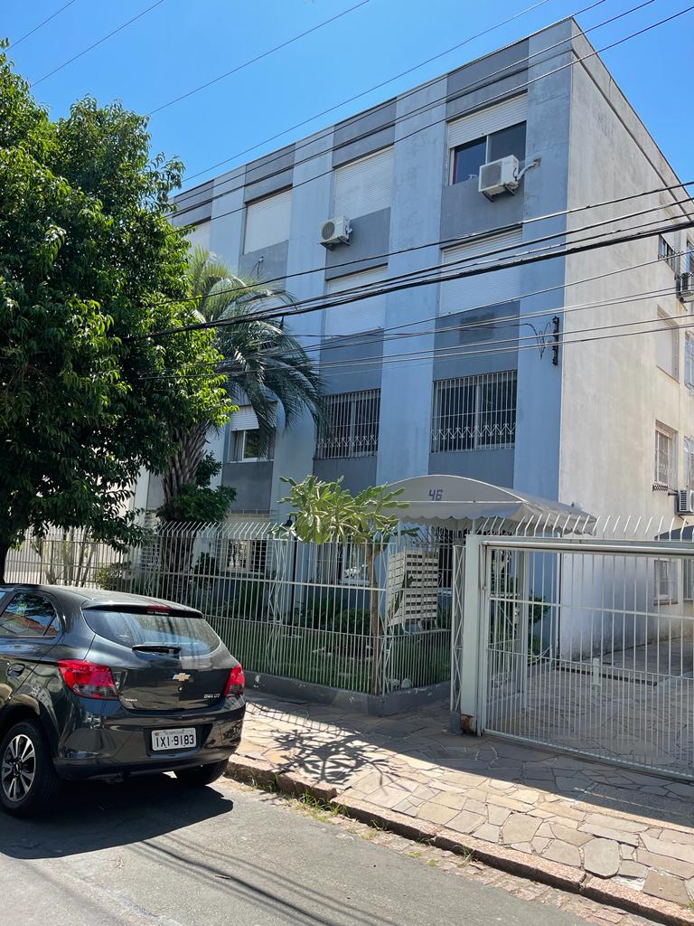Apartamento 2 Dormitórios, 76m², de frente, todo mobiliado, impecável